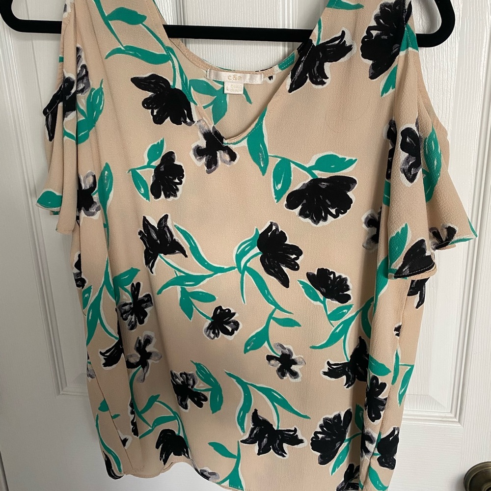 Women’s split sleeve floral top
